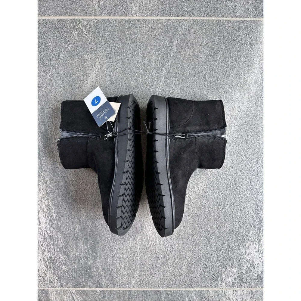 NWT Universal Thread “May” Black Faux Suede Ankle Boots Women’s 7 Memory Foam